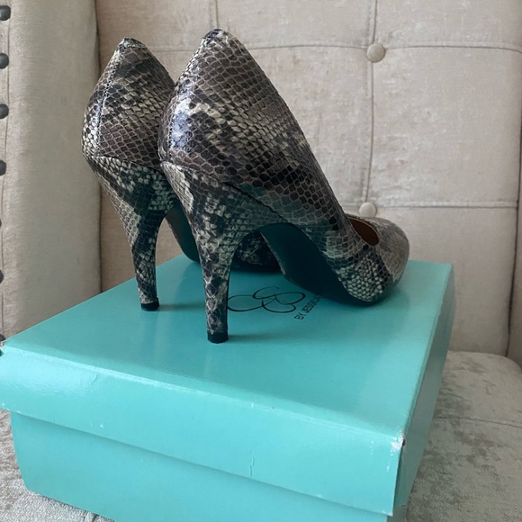 Jessica Simpson Oscar Snakeskin Heels - Picture 3 of 3